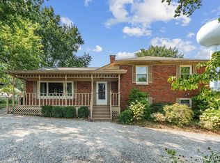 620 Hillcrest Dr, Lebanon, IL 62254