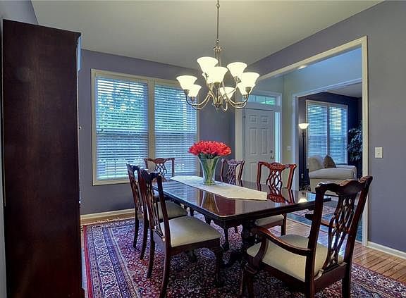 5th image of 421 Bracken Dr