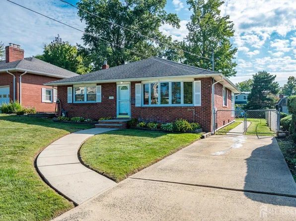 736 Harrell Ave, Woodbridge, NJ 07095
