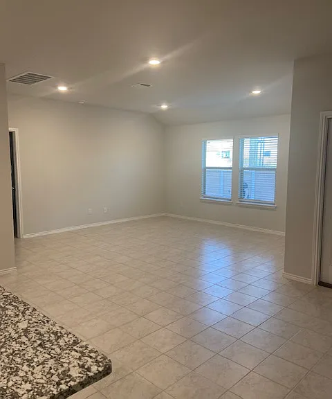 516 Taggart Trl — Photo 5