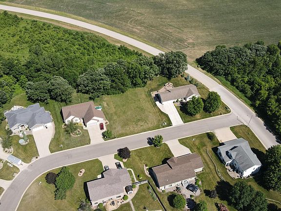 2nd image of 674 Meadow Ln