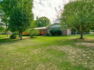 1700 Meadow Wood Dr, Cookeville, TN 38506