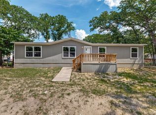 1613 Mockingbird Ln, Azle, TX 76020