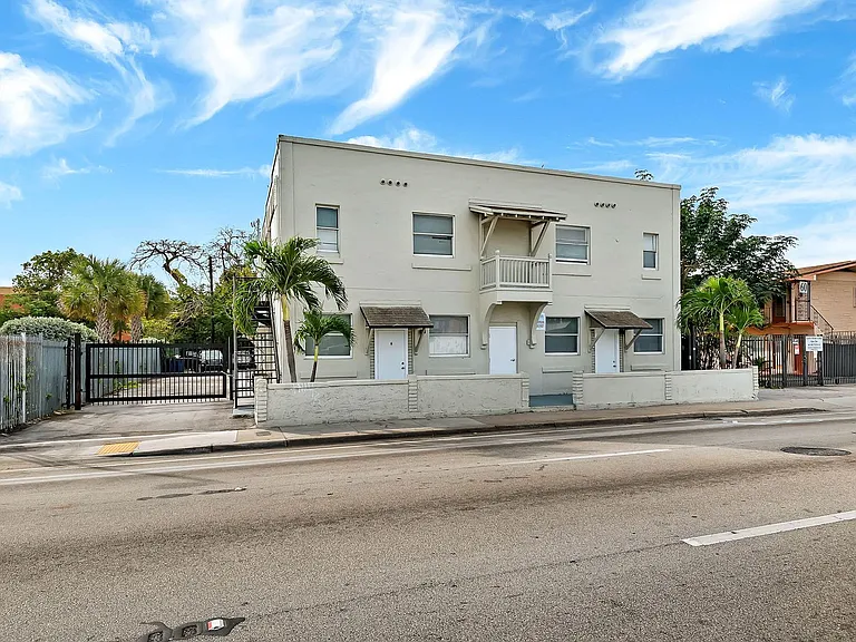 50 NW 79th St — Photo 38