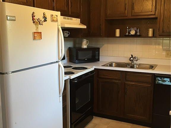 2nd image of 22 Vista Gardens Trl
