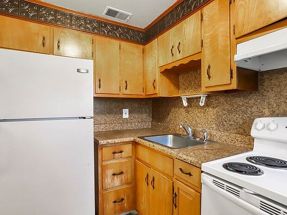 4th image of 1499 N East St #14