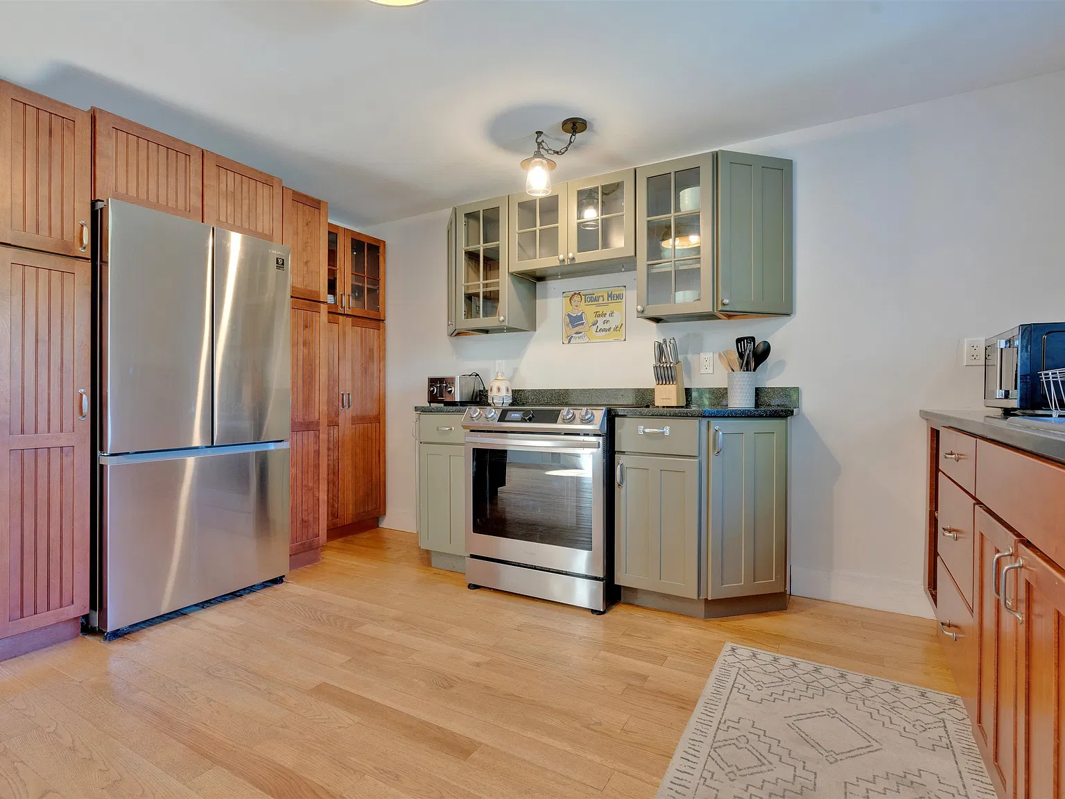 4 bed, 2.5 bath, 2240 sqft, $3,625 — Photo 4