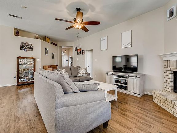 4th image of 1075 Port Boliver Dr