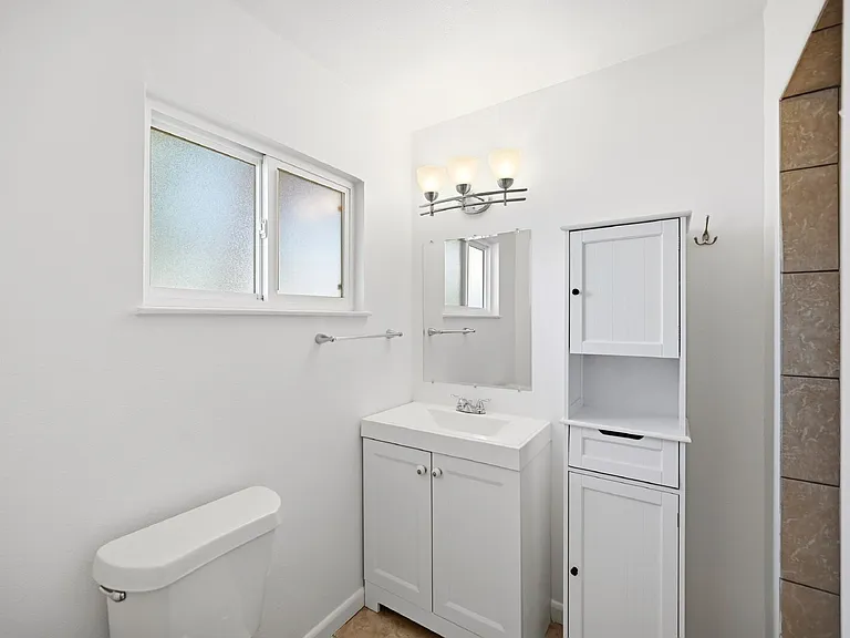 2400 Valley View Dr — Photo 19