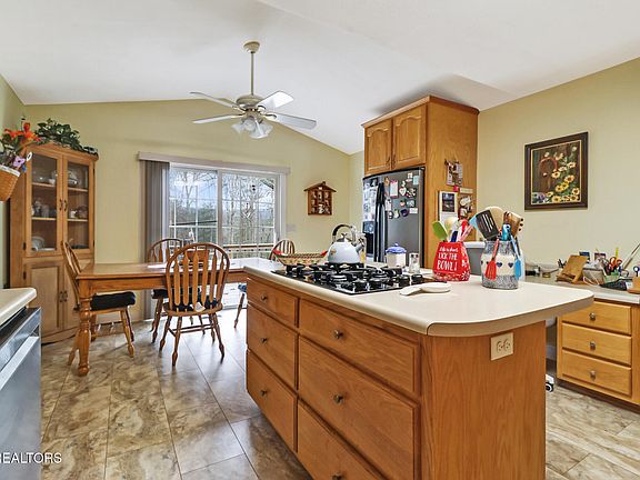 8th image of 281 Hatler Rd