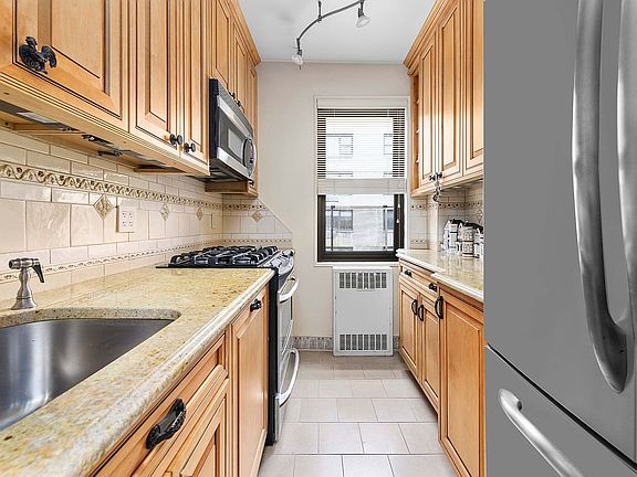 4th image of 425 E 79th St APT 10C