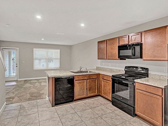 5th image of 5958 Creekside Crossing Dr