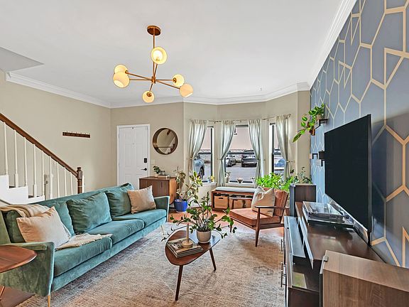 5th image of 2112 Blair Blvd APT 8