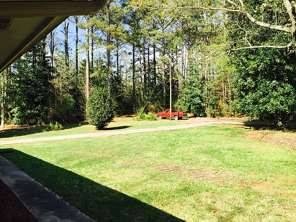3rd image of 555 Lakeshore Dr