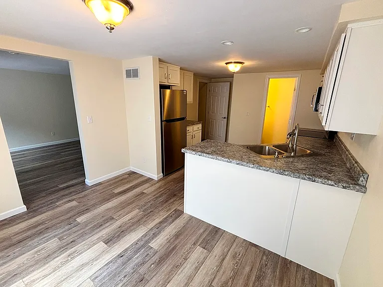 912 Cedar St — Photo 3