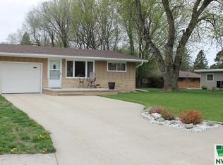 910 Lincoln Ave, Sheldon, IA 51201