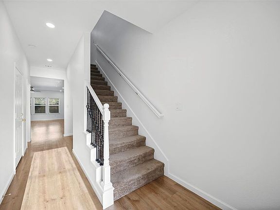 2nd image of 6719 Roanoke St #A
