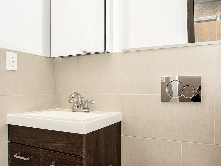 67 Diamond St #2R — Photo 10