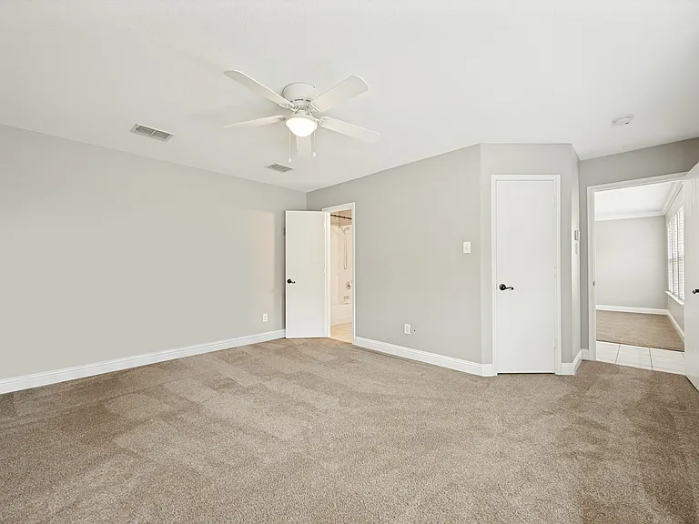 1601 Elm St — Photo 11