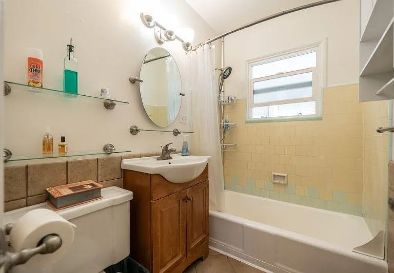 1152 E 2nd St #9 — Photo 9