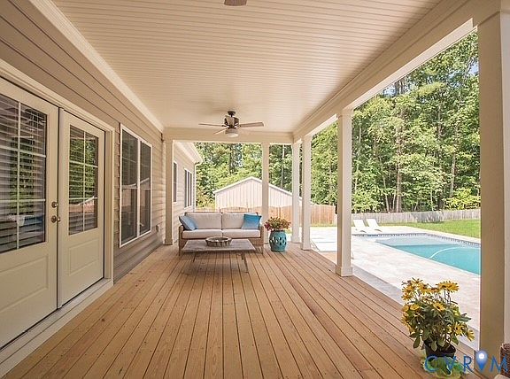3rd image of 4533 Thorncroft Dr