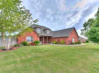 4553 Hollycrest Ln, Edmond, OK 73025