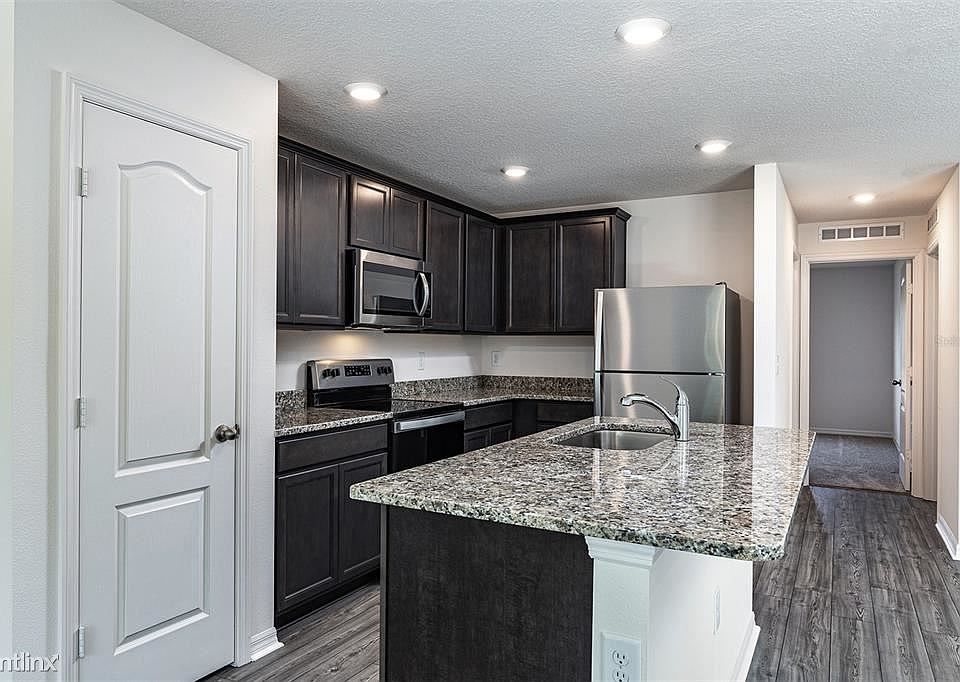 1st image of 179R Maple Dr