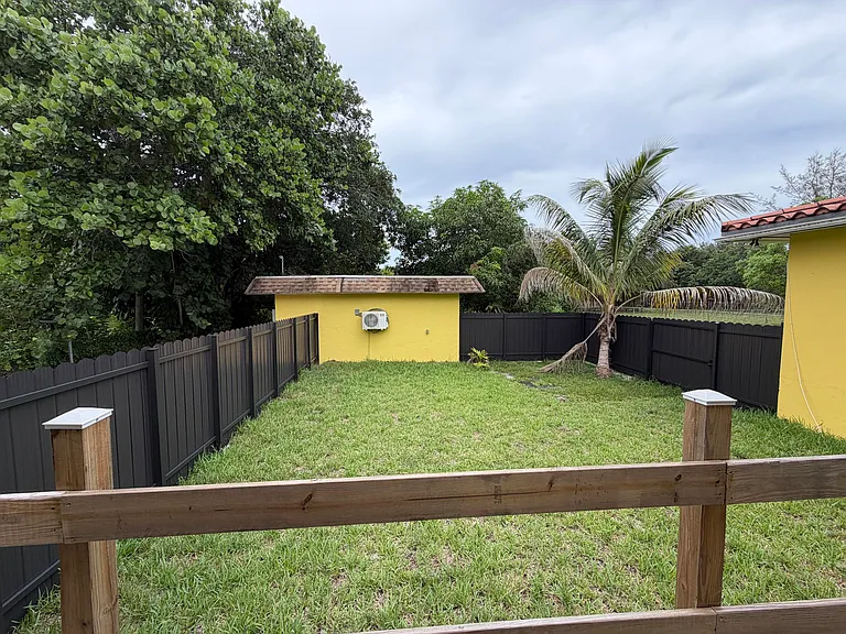 14131 NW 3rd Ave #A — Photo 24