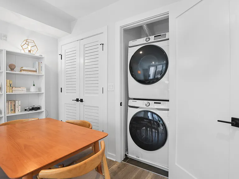 2612 University Pl NW #6 — Photo 8