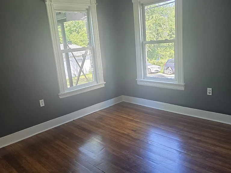 439-441 Edgewood Street1st Fld — Photo 5