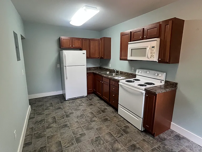 460 Platt St #3 — Photo 3