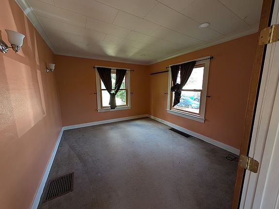 4th image of 4248 SE Madison St