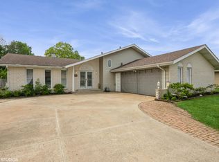 315 Maid Marion Dr N, Schererville, IN 46375