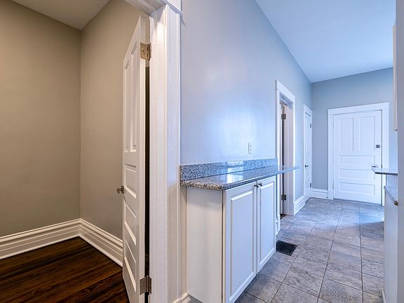 5th image of 3723 N Marshfield Ave #1