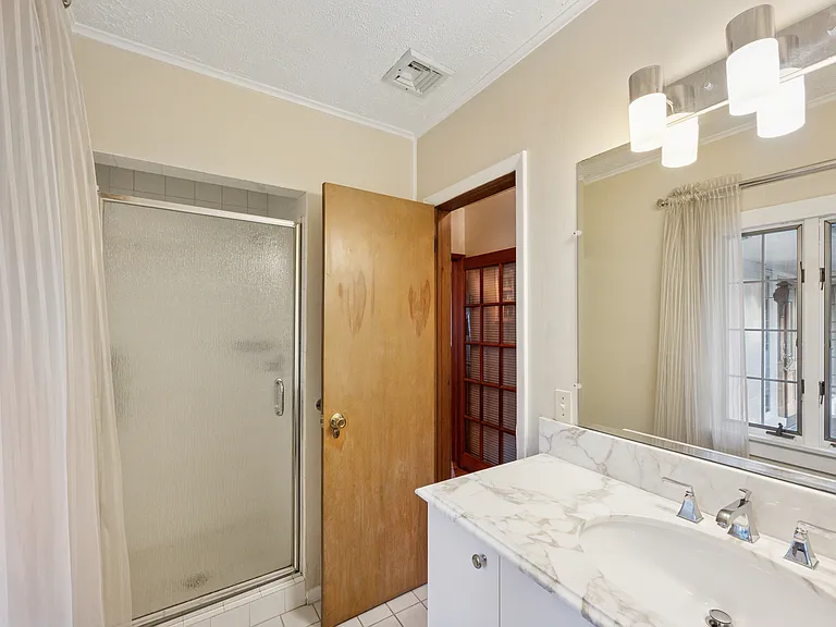 43 Mashomuck Dr — Photo 21