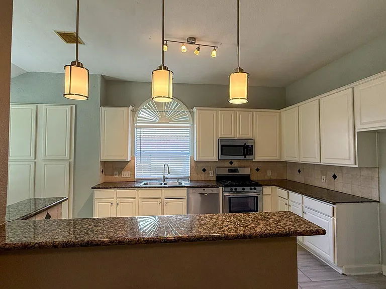 7319 Mountain Valley Dr — Photo 6