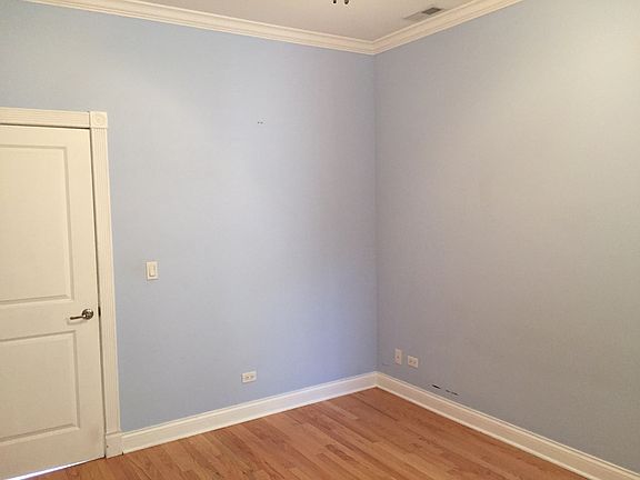 3rd image of 4038 N Clarendon Ave #3R