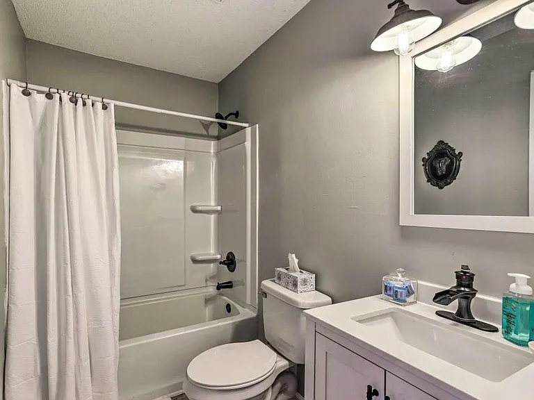 1073 Fairfax Dr — Photo 17