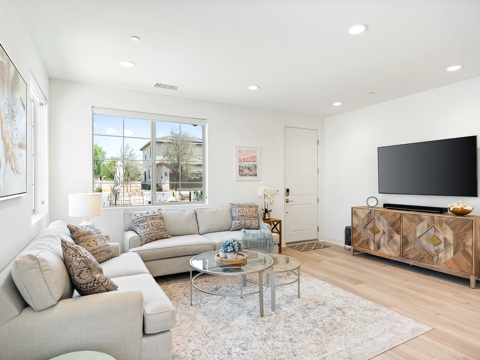 2 bed, 1562 sqft, $7,000 — Photo 3