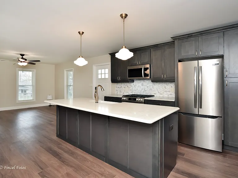 10907 N Woodstock St #A — Photo 6