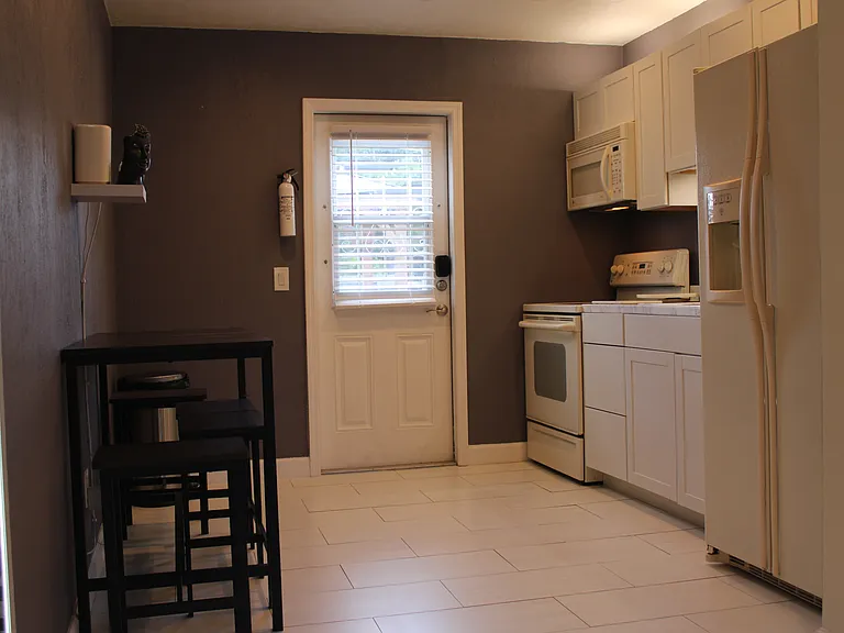 136 NW 7th Ave — Photo 11