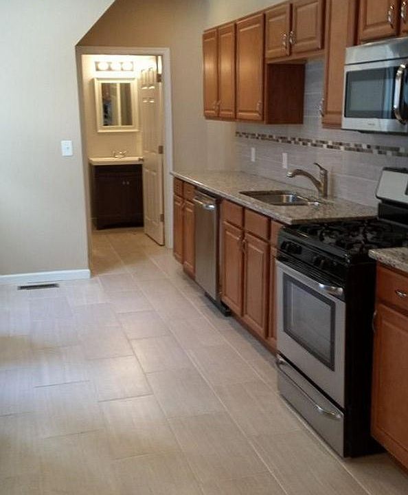 1st image of 138-140 Pawling Ave #2