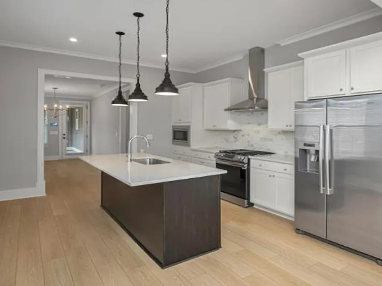 1206 Lillian Ter — Photo 3