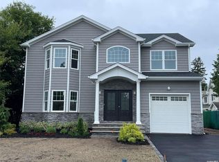 40 Wendell St, Plainview, NY 11803