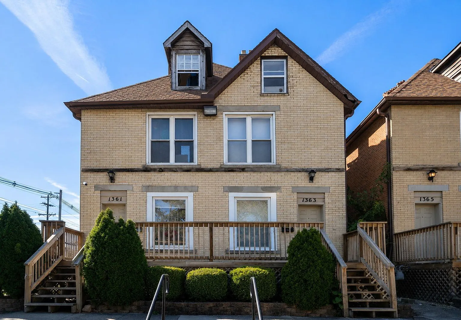 3 bed, 1.5 bath, $1,656 — Photo 1