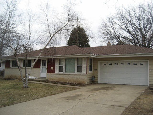 1st image of 1614 N Claremont Dr