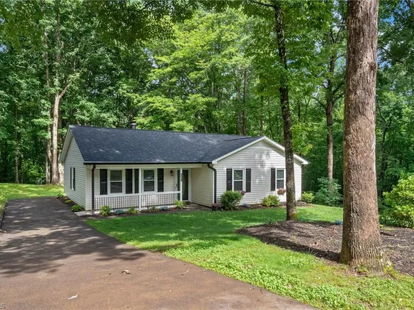 5301 Westrock Dr, Pfafftown, NC 27040