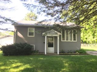 627 Westwind Dr, Carpentersville, IL