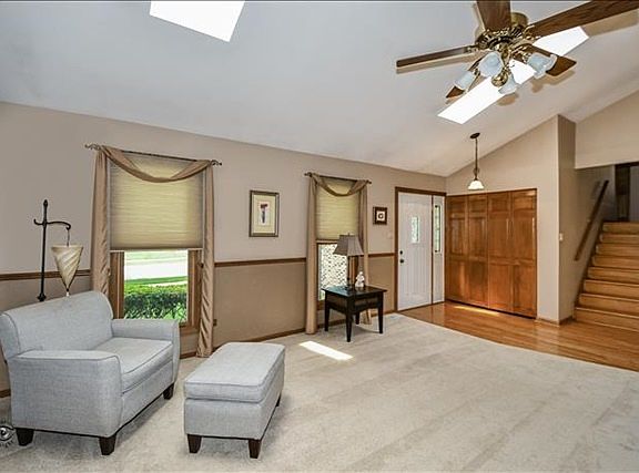 4th image of 9151 Dewberry Ln