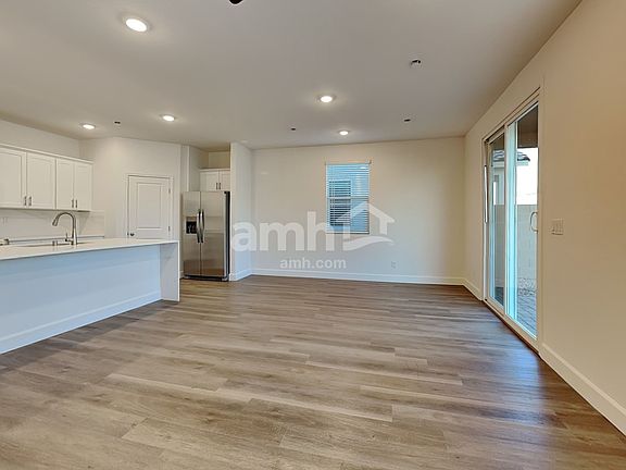 5th image of 6452 Marthas Vineyard Ave